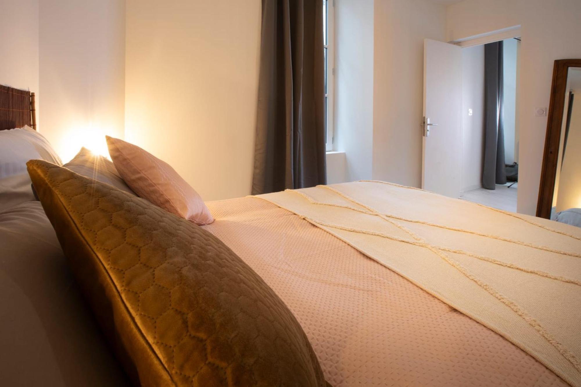 Le Nid 3 Etoiles Wifi, Netflix, Disney, Coeur De Bastide Villefranche-de-Rouergue Bagian luar foto
