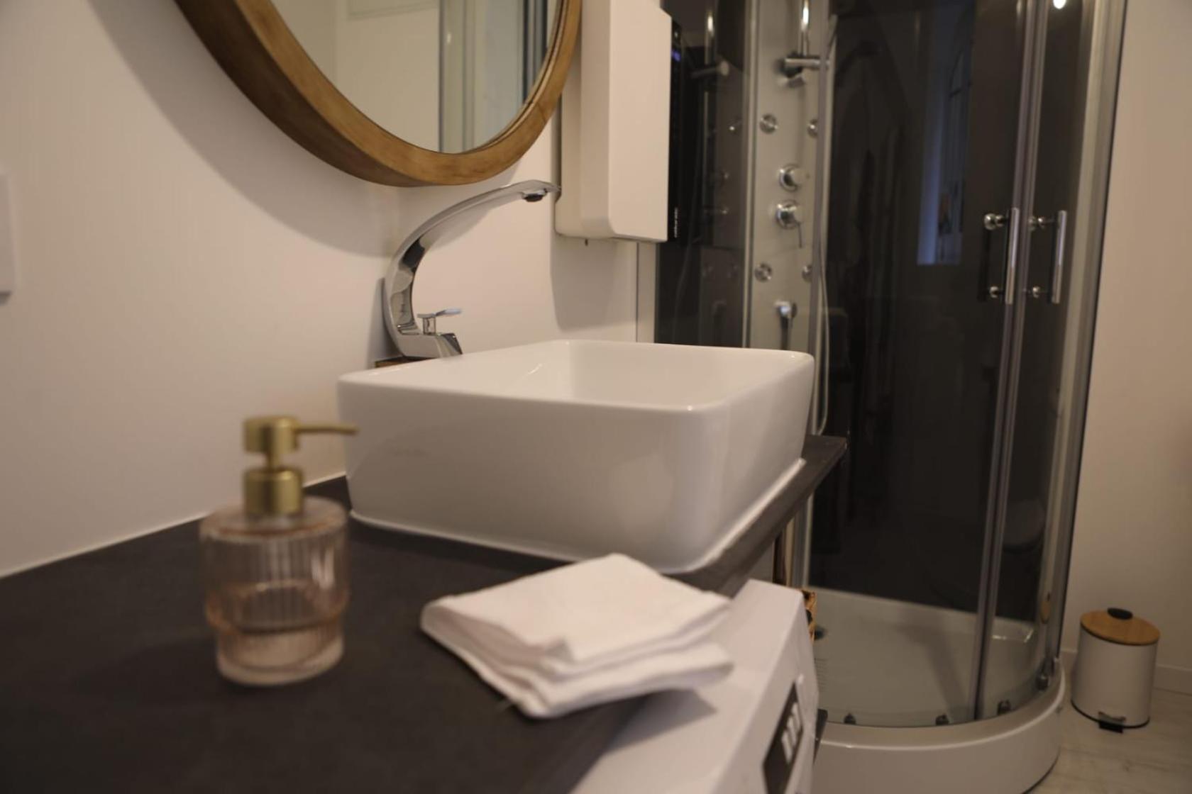 Le Nid 3 Etoiles Wifi, Netflix, Disney, Coeur De Bastide Villefranche-de-Rouergue Bagian luar foto